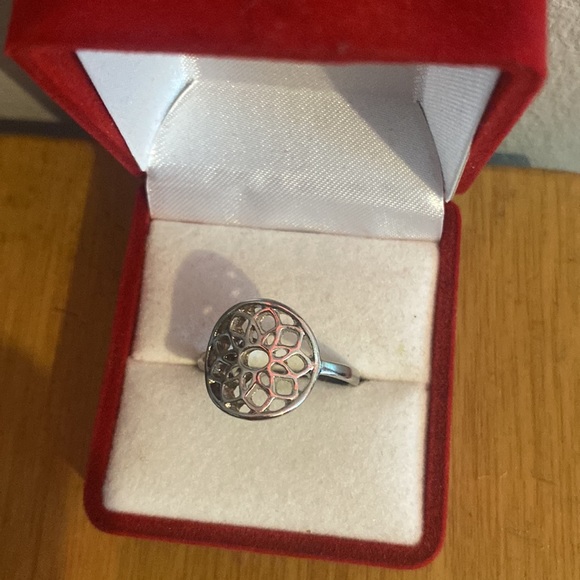 Silver ring - Picture 2 of 4